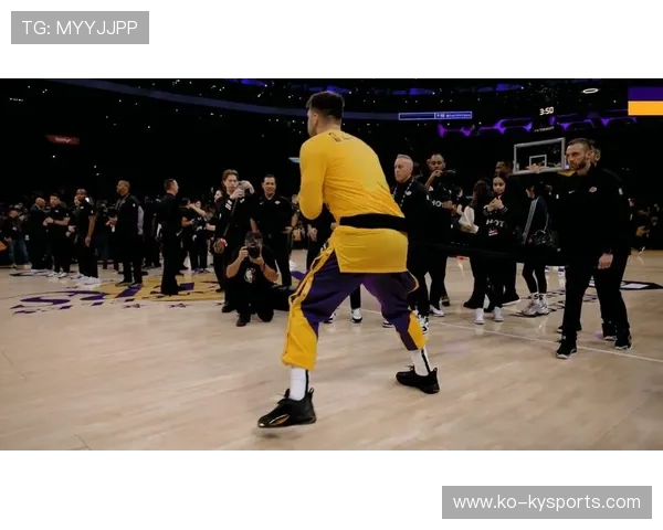 以“青春回忆”主题的青少年篮球微电影制作比赛在青岛举办，以篮球为主题的电影